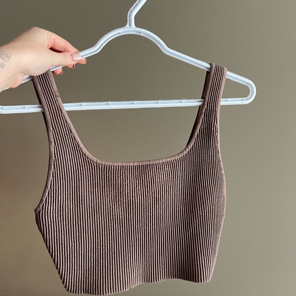 Aritzia Barton sculpt knit crop